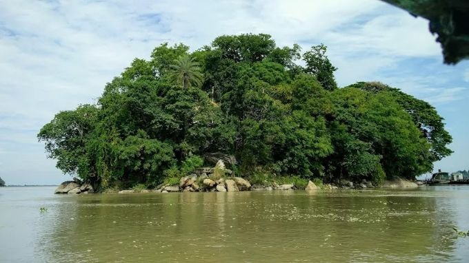 What To Do In Guwahati For A day in resorts. umananda temple